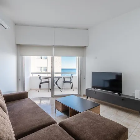 Flirty Flamingo Seaview Apartmán *